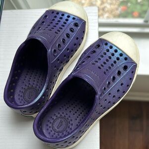 Native Jefferson shoes size toddler 7 purple shimmer